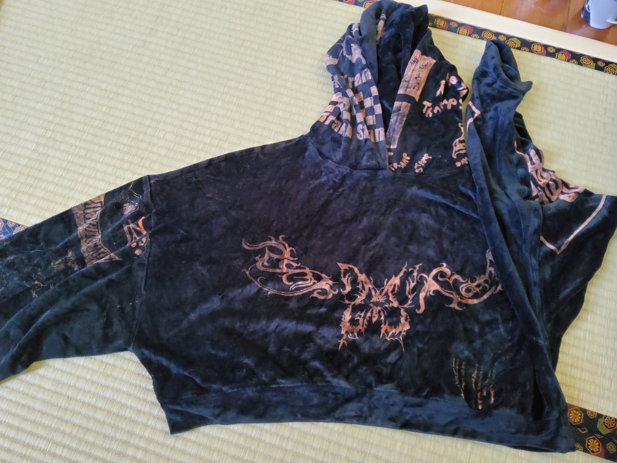 Yummy mummy hoodie in black