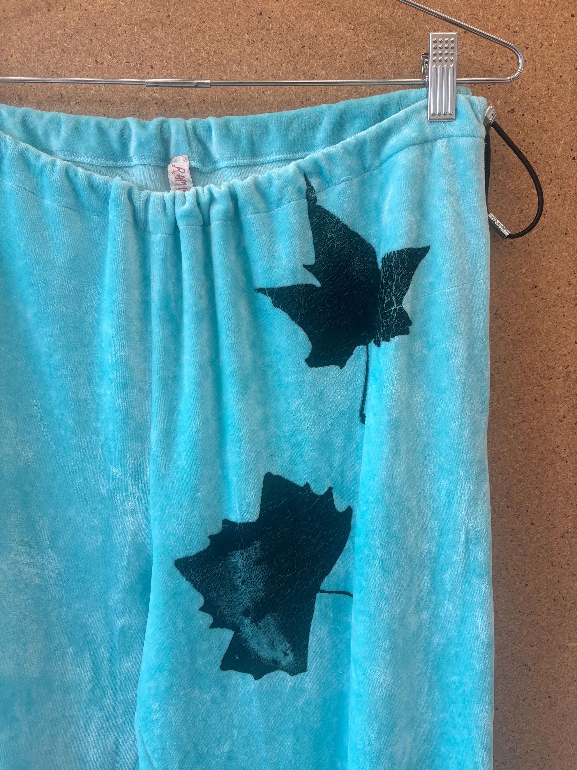 yummy trackpants in aqua - Fit 1