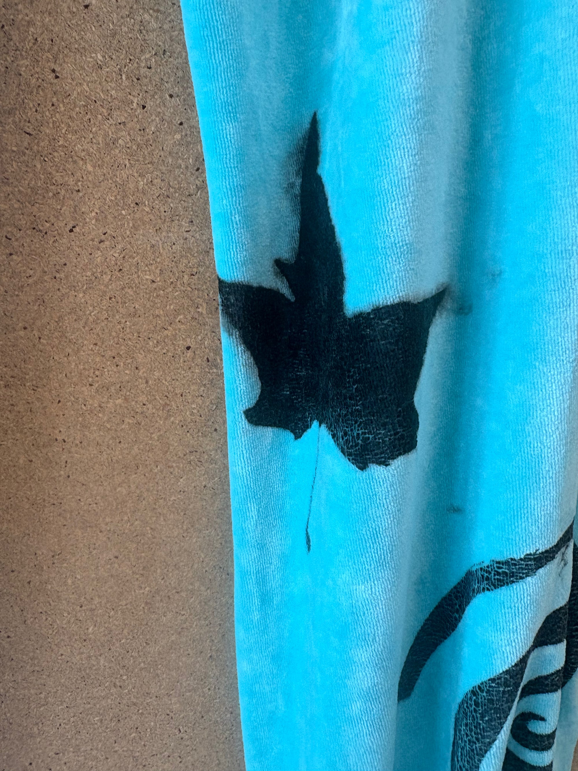 yummy trackpants in aqua - Fit 1
