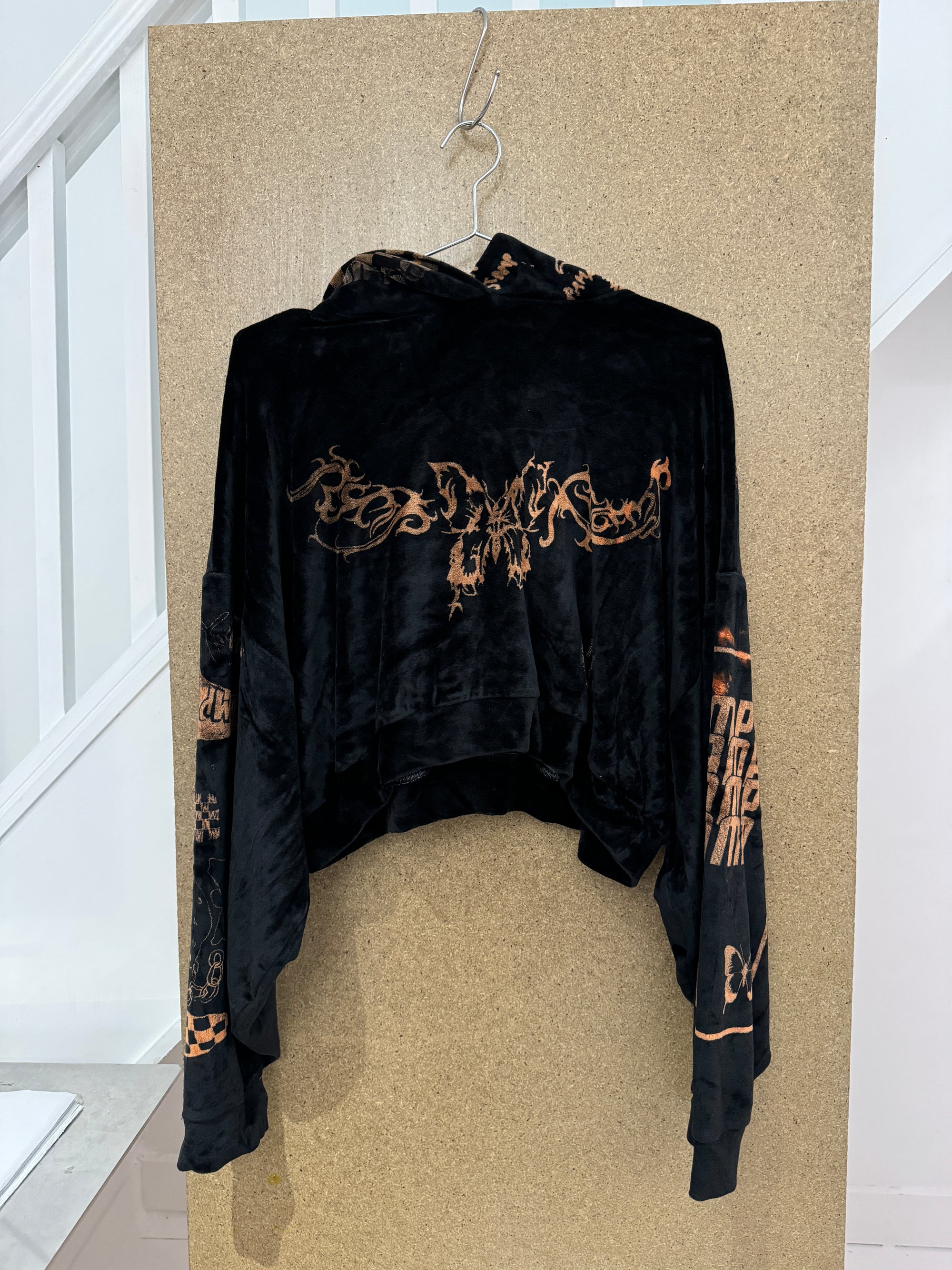 Yummy mummy hoodie in black