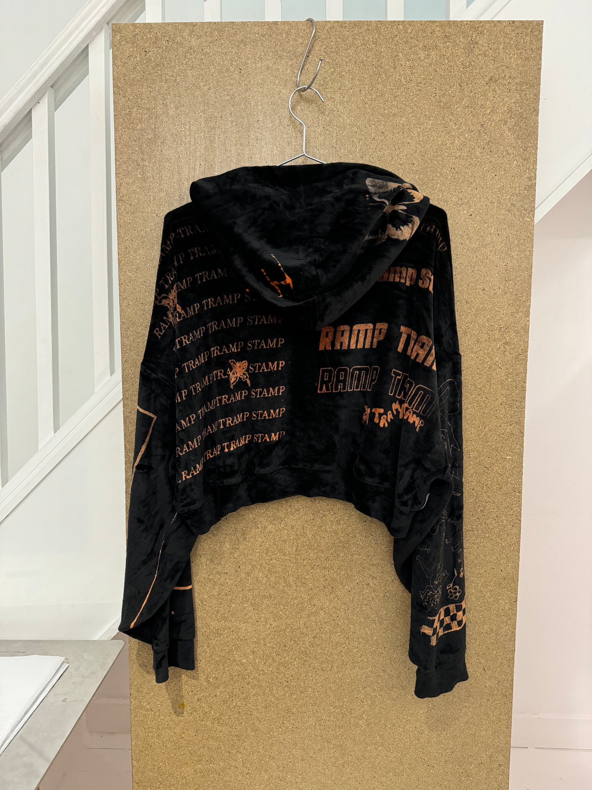 Yummy mummy hoodie in black