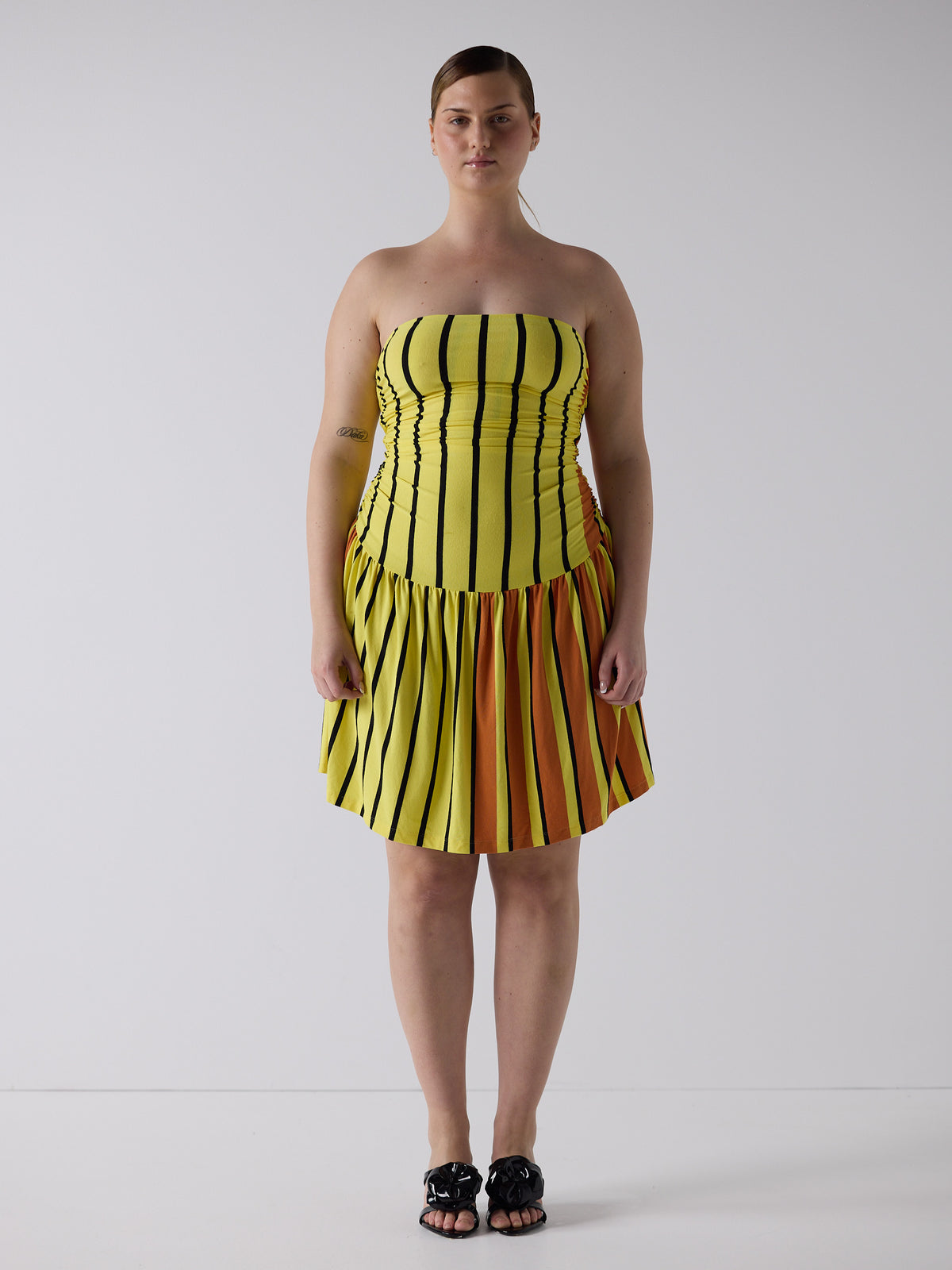 kim wears the twist dress in candy corn, fit 3