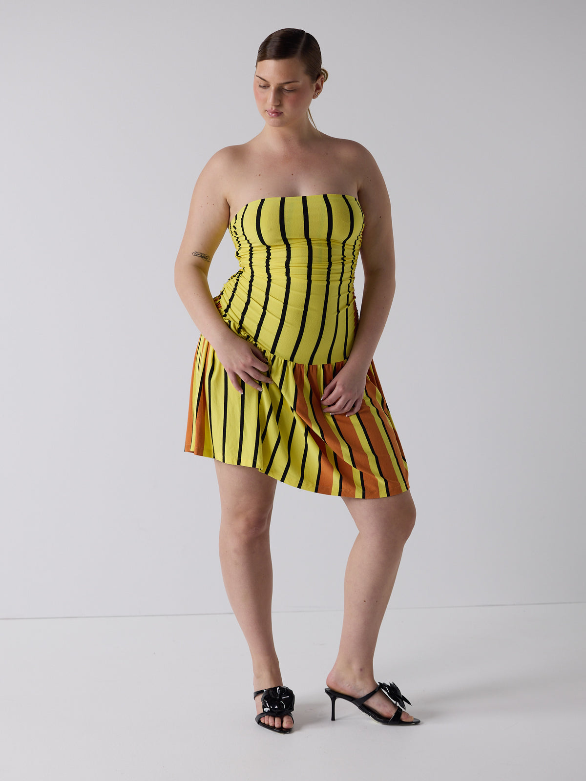 kim wears the twist dress in candy corn, fit 3
