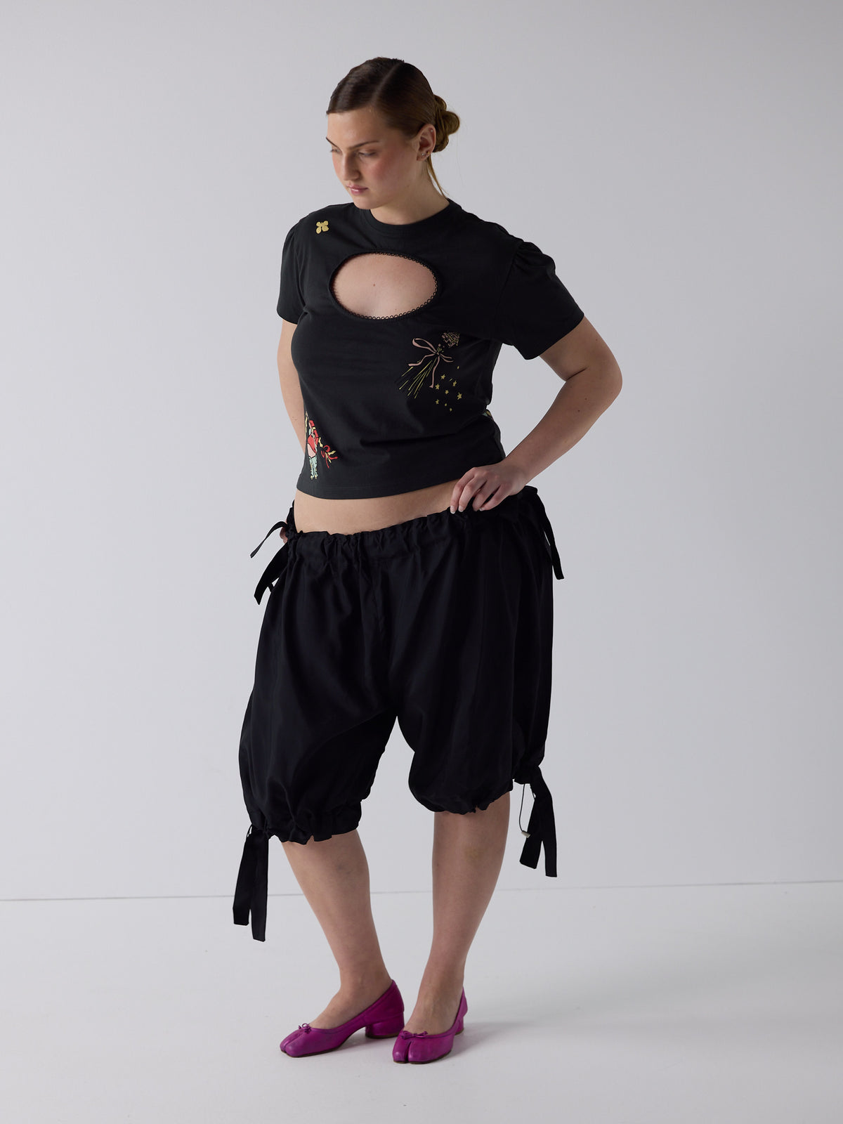 kim wears the logo removal baby tee in cutie charcoal, size 2xl