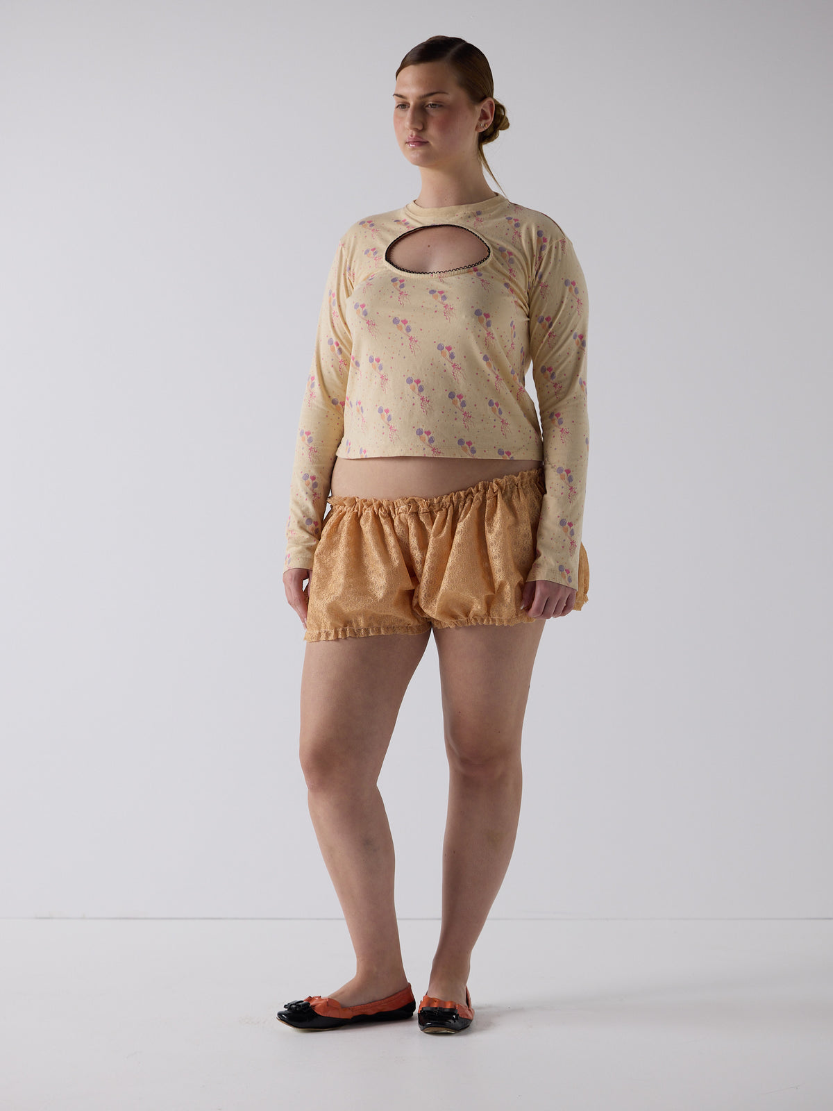 kim wears the logo removal long sleeve in party, size 2xl