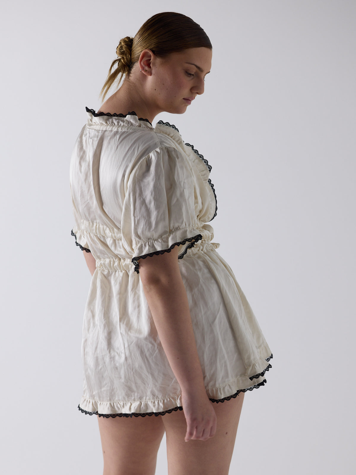 kim wears the babydoll dress in tooth, fit 1