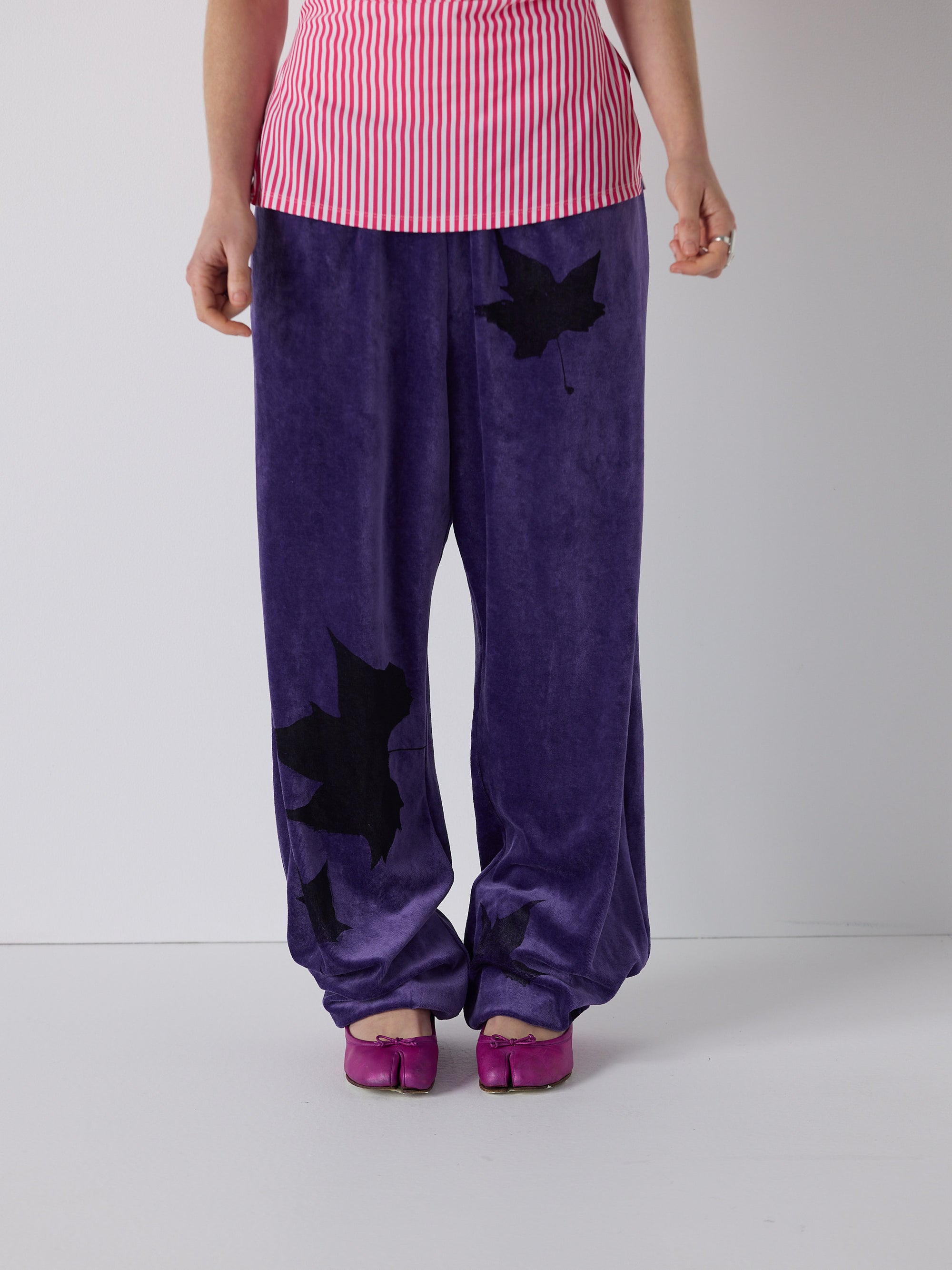 honor wears the yummy mummy trackpants in grape, fit 1