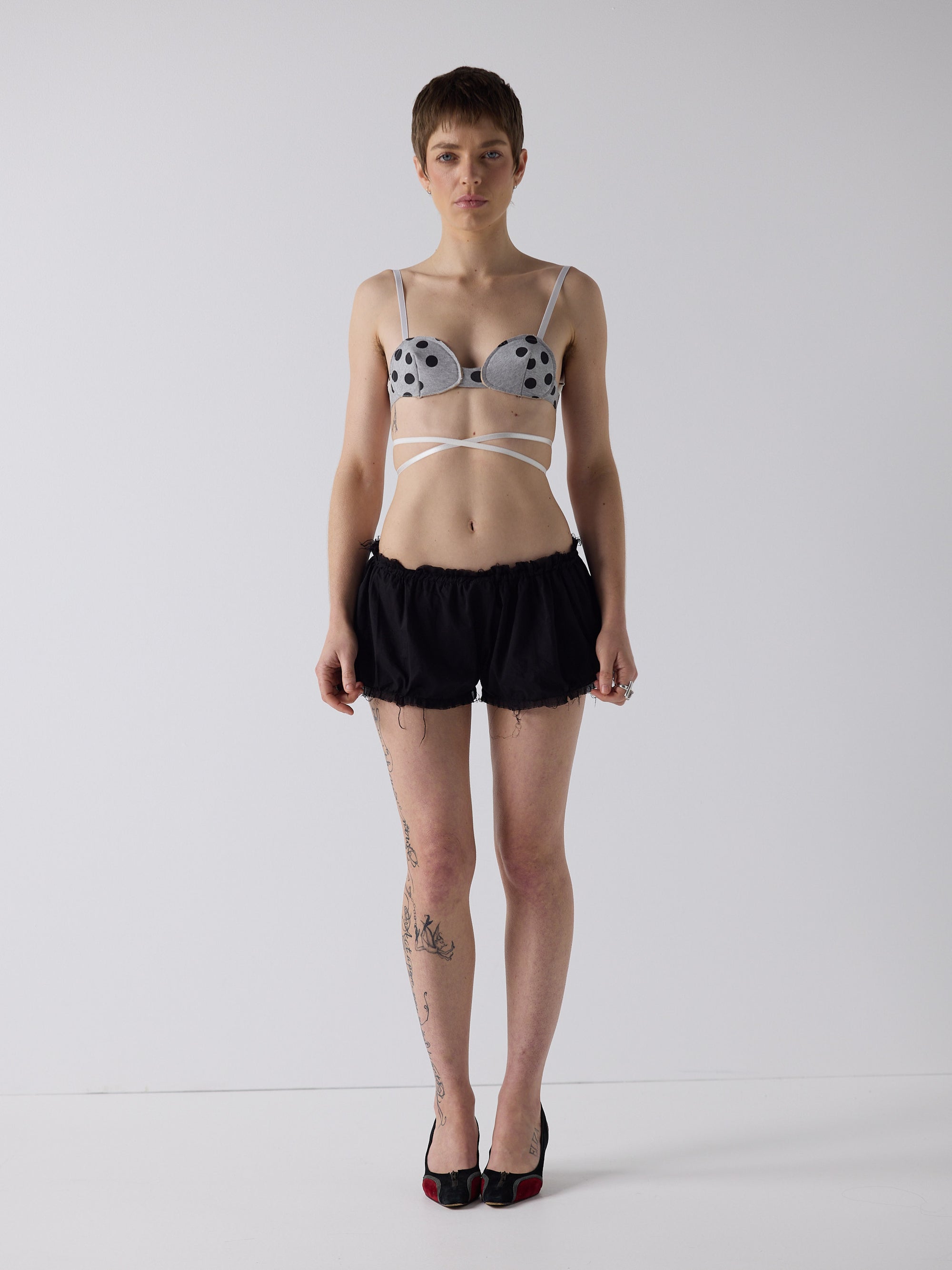 honor wears the logo reusal bullet bra in grey marle, fit 1
