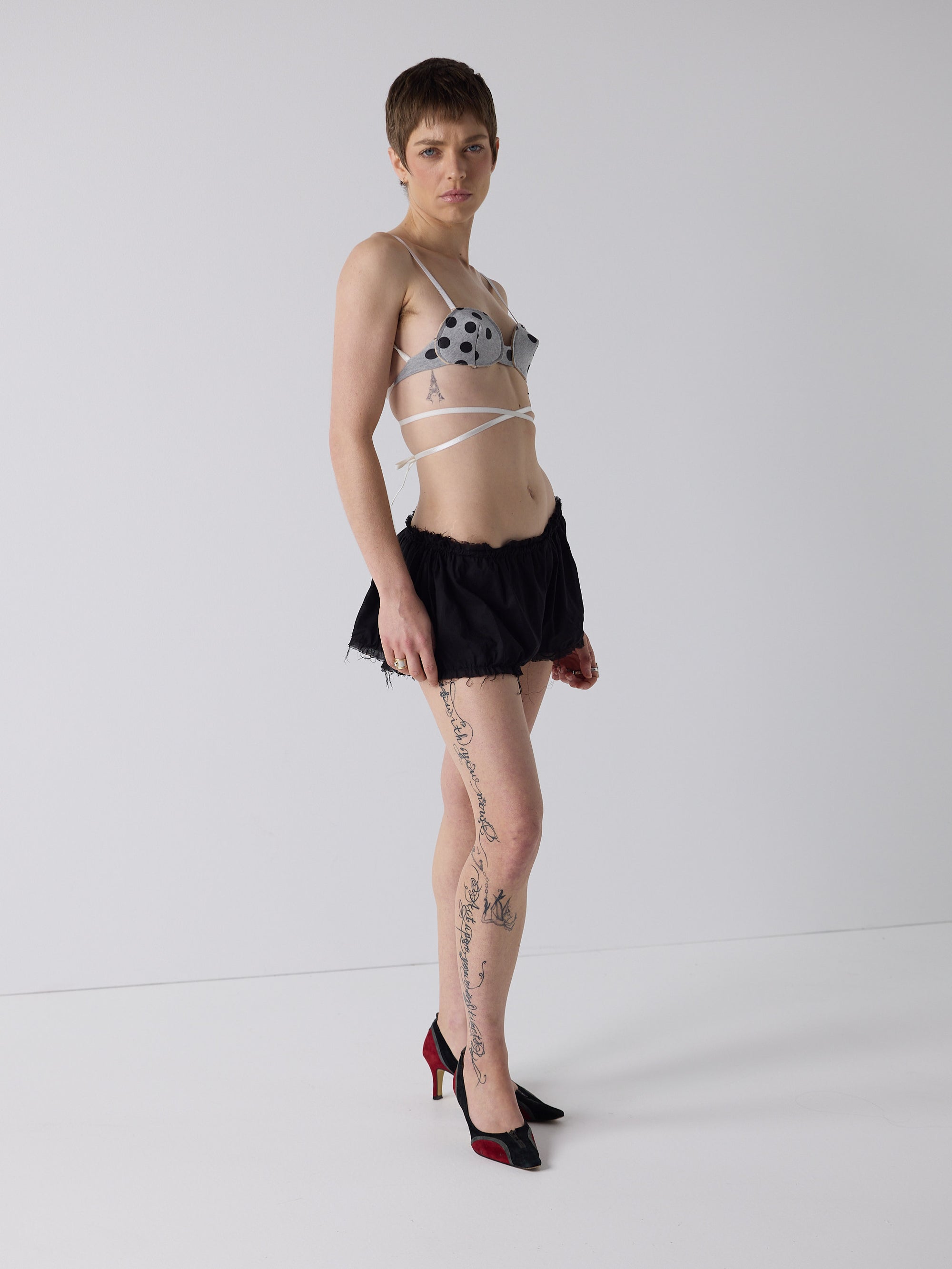 honor wears the logo reusal bullet bra in grey marle, fit 1
