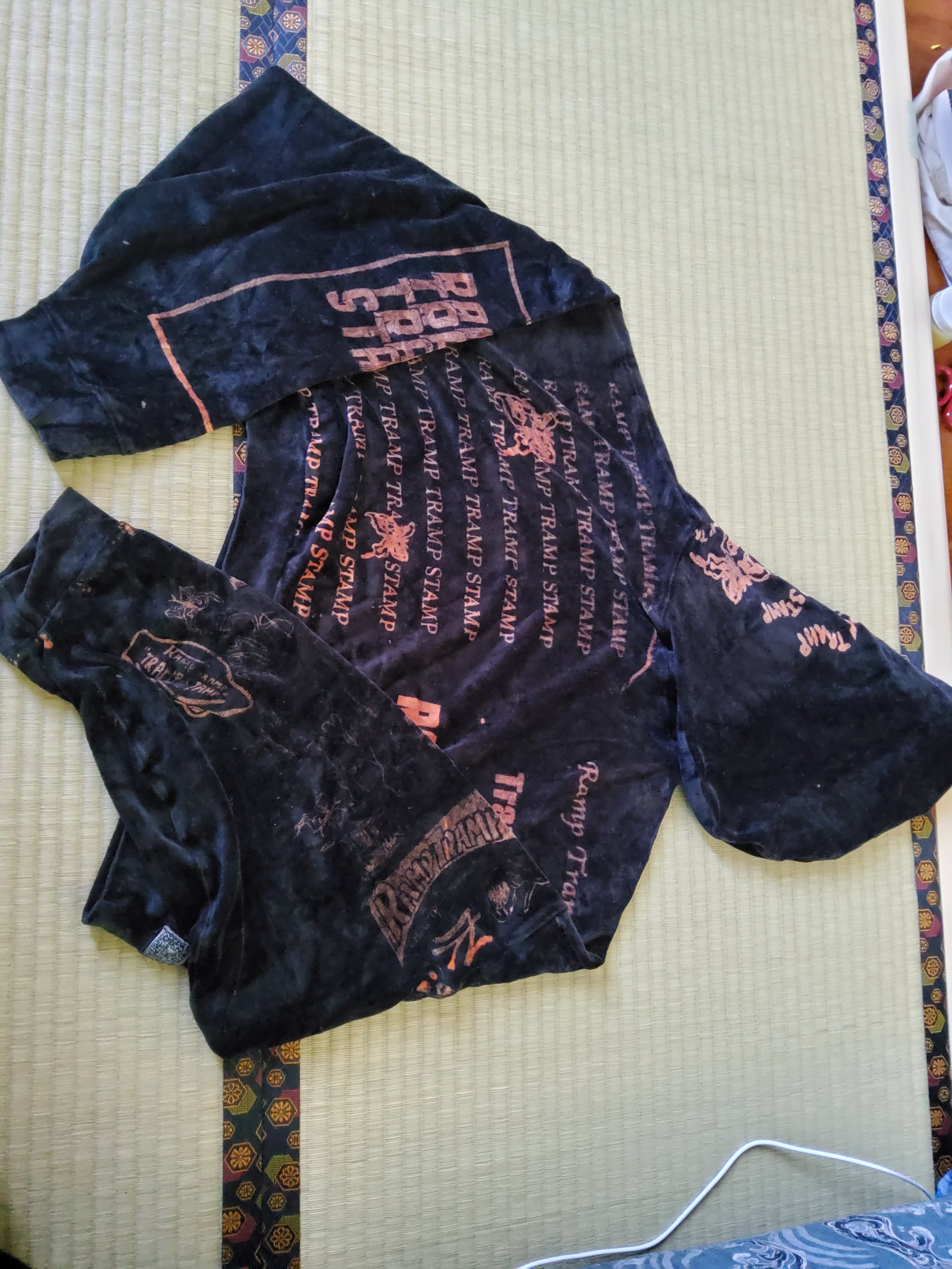Yummy mummy hoodie in black