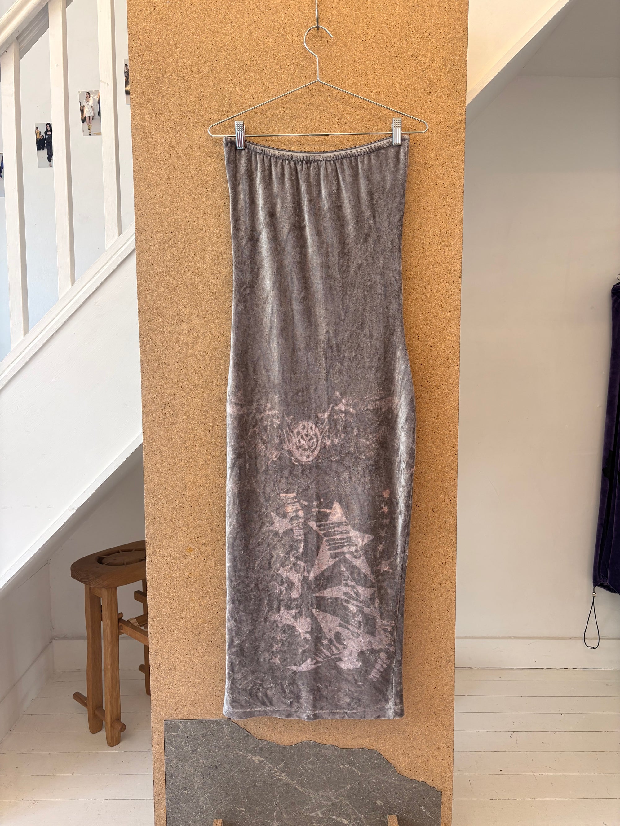 yummy mummy tube dress in silver (FIT 2)